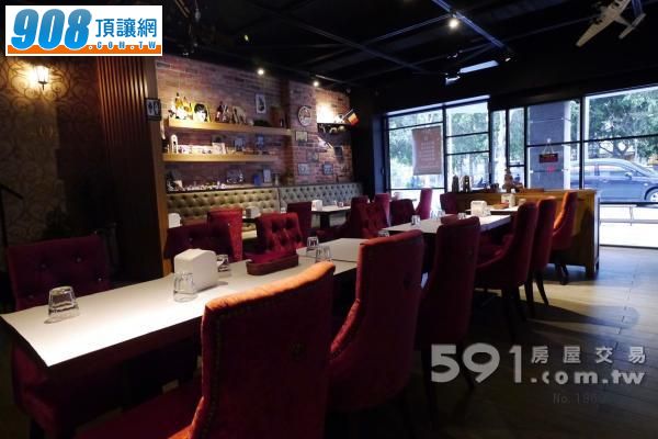 巨城商圈三民路美食商圈，大坪數