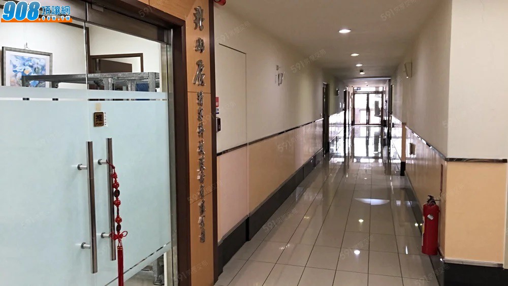 【租】裝潢隔間家具高樓景觀好