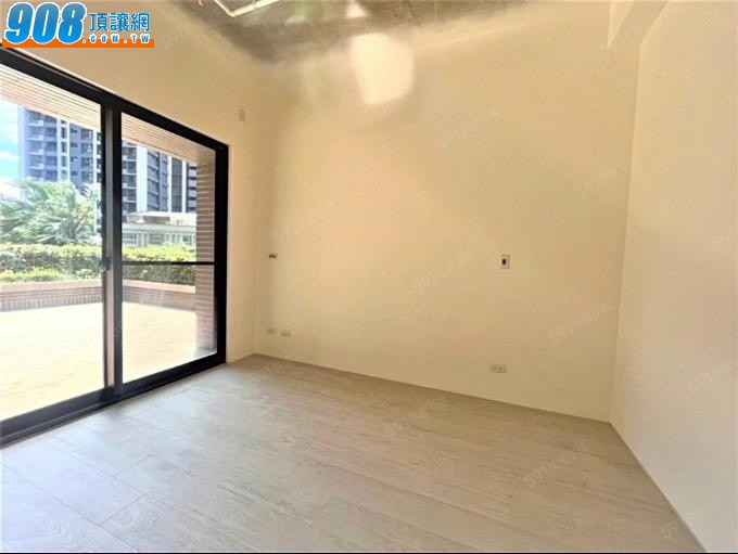五年屋桃園青埔邊間兩房大露臺