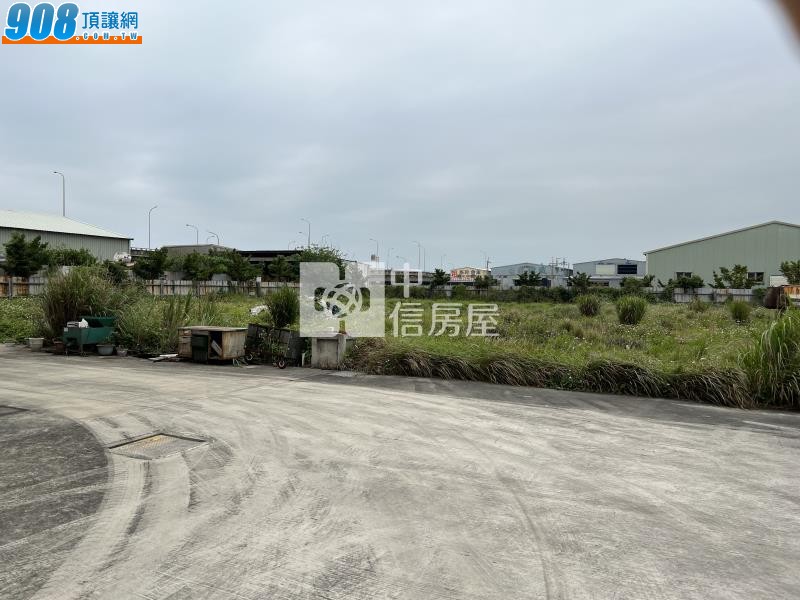 大園西濱快速道路旁廠房