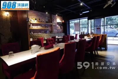 巨城商圈三民路美食商圈，大坪數